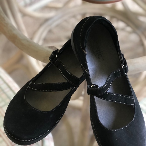 Vionic Shoes - Picture 3 of 9